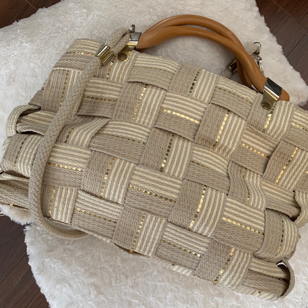Vintage woven purse with good details